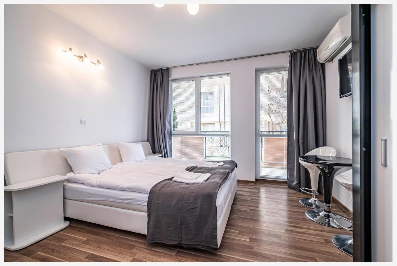 Casa Rossa 1 Apartment Слънчев бряг Екстериор снимка