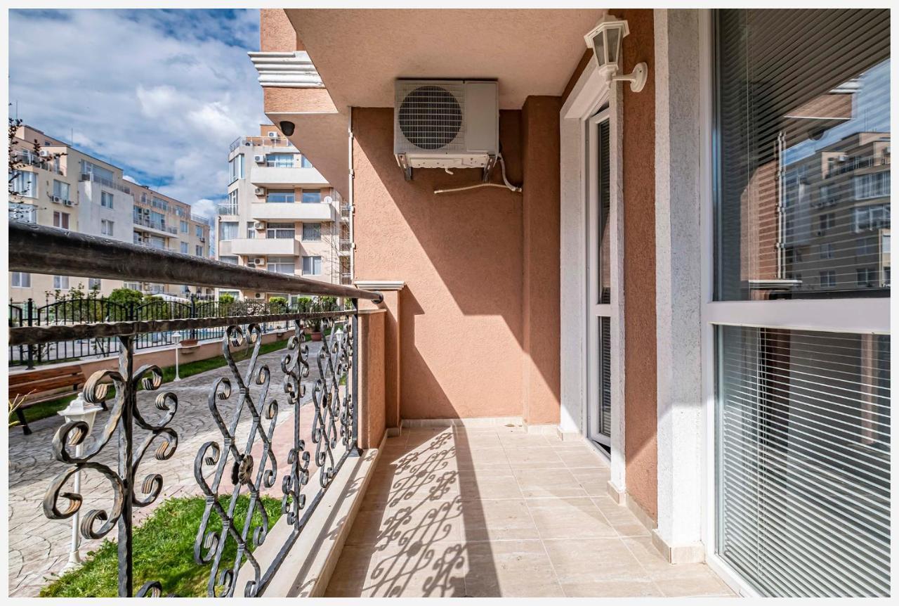 Casa Rossa 1 Apartment Слънчев бряг Екстериор снимка